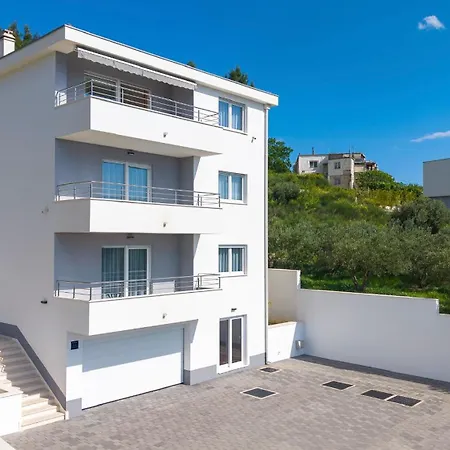 Ana דירה אומיס